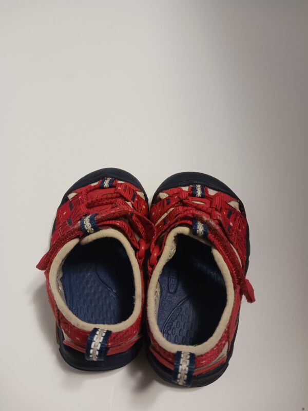 KEEN SZ 5 SANDALS