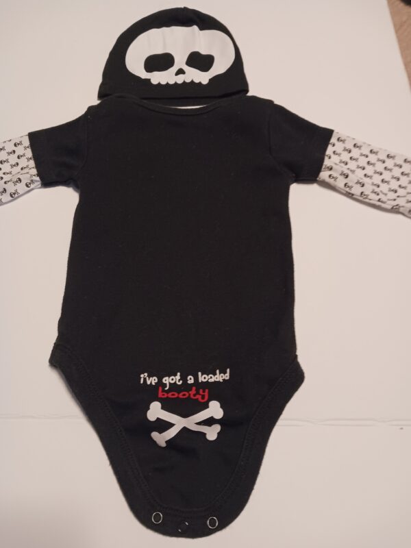 FADED GLORY 0-3 MONTH LONG SLEEVE ONSIE AND HAT